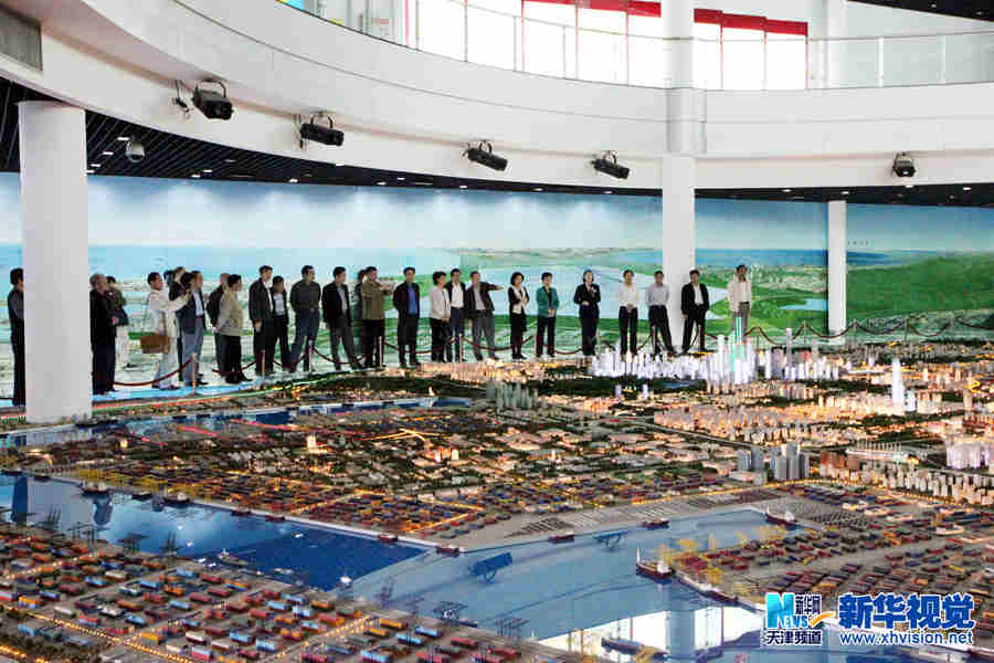 天津滨海新区火车文化休闲街五一迎客