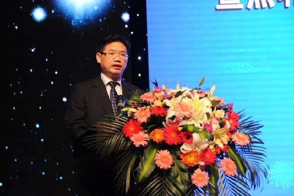 武钢集团党委常委、副总经理胡望明在发布会上致辞