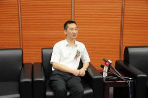 武漢鋼鐵股份有限公司行銷總公司副總經理鄭舟帆接受新華網專訪