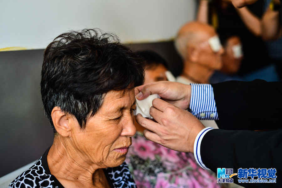 天津:启明行动助白内障患者重见光明