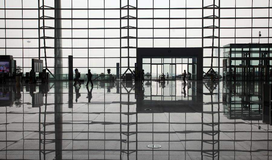 天津滨海国际机场Ｔ２航站楼投入使用 地铁“无缝连接”