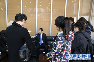 天津财经大学校长、中国公司治理研究院院长李维安接受媒体采访