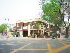 杨济时：夜半义诊病邻居