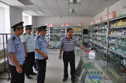 万新街开展药械市场专题整治活动