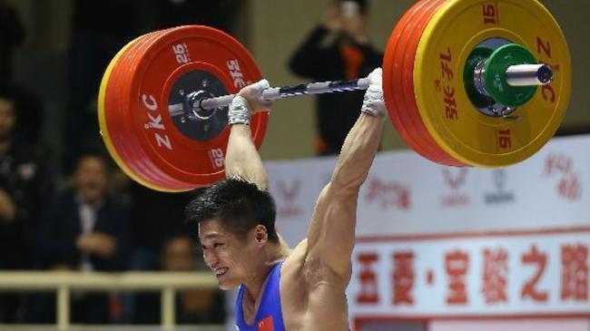 全国男子举重锦标赛：吕小军７７公斤级总成绩超世界纪录