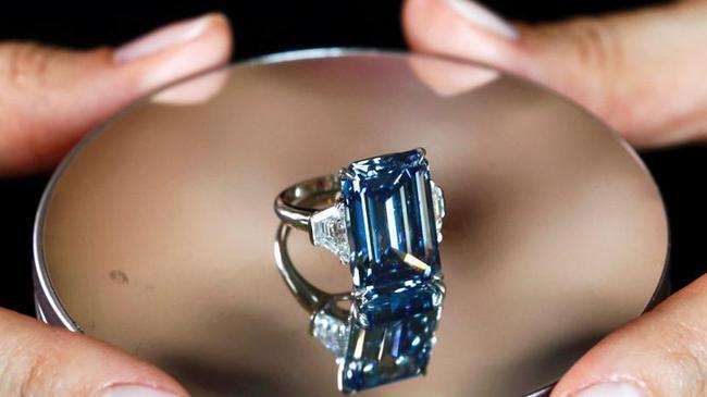 全球最大炫彩蓝钻将拍卖
