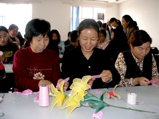 么六桥回族乡举办网花技能培训班