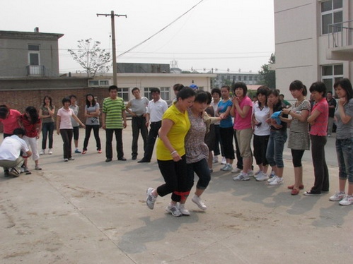 么六桥回族乡举办机关趣味运动比赛