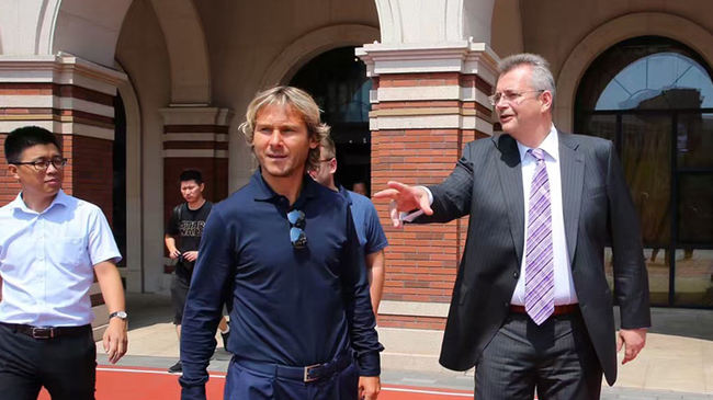 捷克足球明星图片