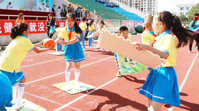 津冀两地建筑专业大学生展示创新设计作品