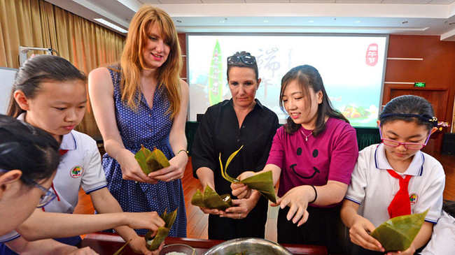 津冀两地建筑专业大学生展示创新设计作品