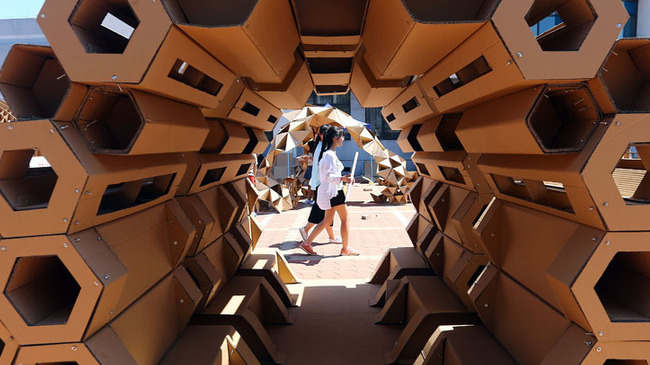 津冀两地建筑专业大学生展示创新设计作品