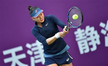 网球——天津公开赛：张宇璇不敌加西亚