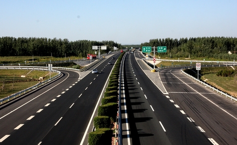 《高速公路 大路迎宾》