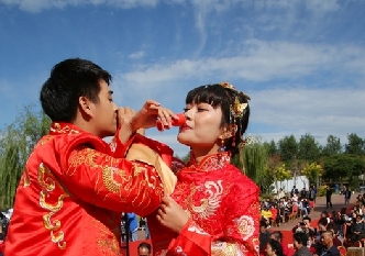 《职工集体婚礼》