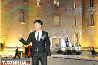 影视演员淳于珊珊走上红地毯