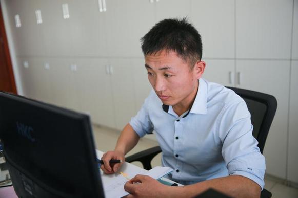 张鹏：讷言敏行勇于担当 钻研务实蜕变成长