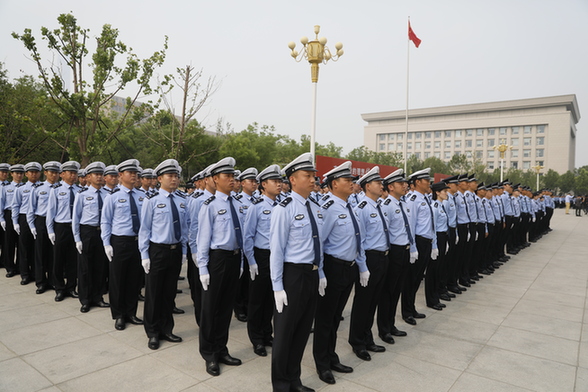 天津市公安局舉行隊列會操演練
