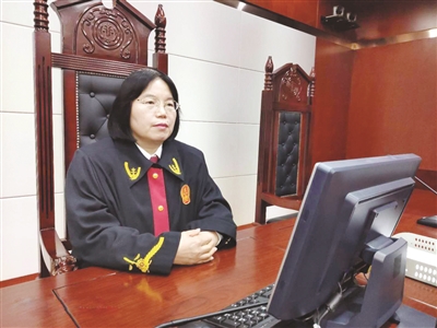 绽放在扫黑除恶一线的铿锵玫瑰
