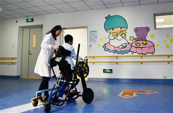 天津：走进残疾儿童康复中心