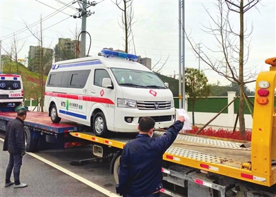 天津捐赠恩施两辆负压救护车