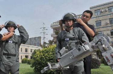 天津：备战夏季达沃斯 排爆民警练兵忙