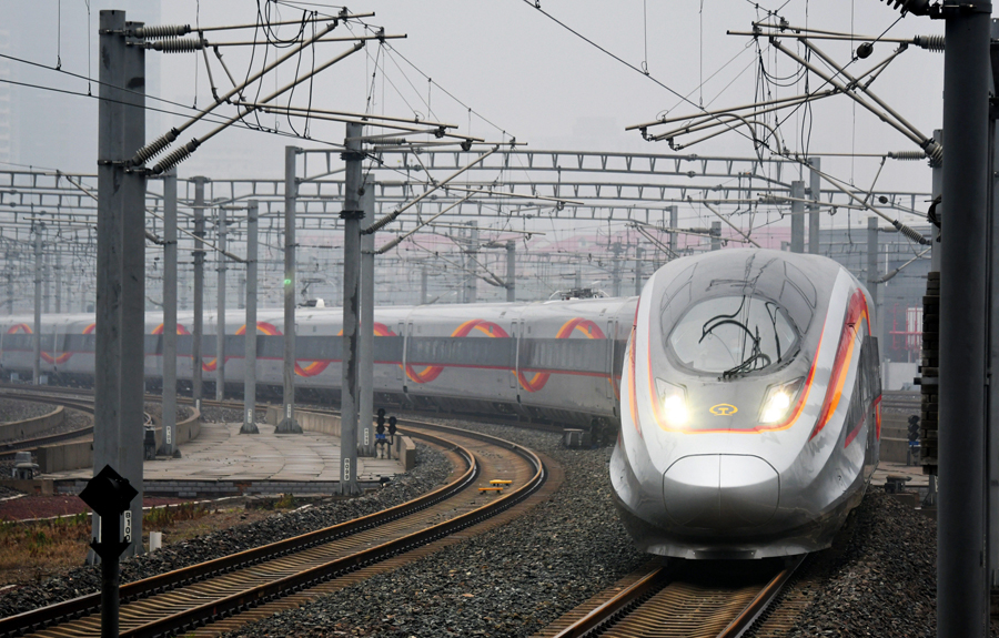 复兴号智能动车组在京沪高铁开通运营