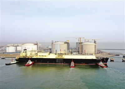 “阿尔瓦”号靠泊天津LNG码头 保障春节期间华北地区天然气稳定供应