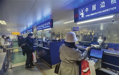天津口岸出入境客流回升 通关便利