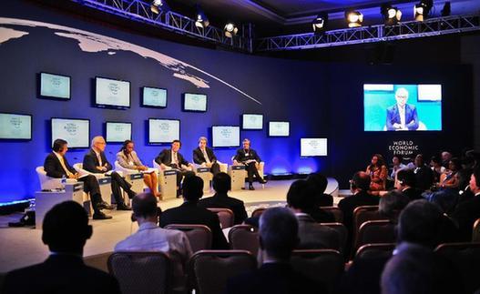 夏季达沃斯举行“战略转变：未来基础设施”讨论会