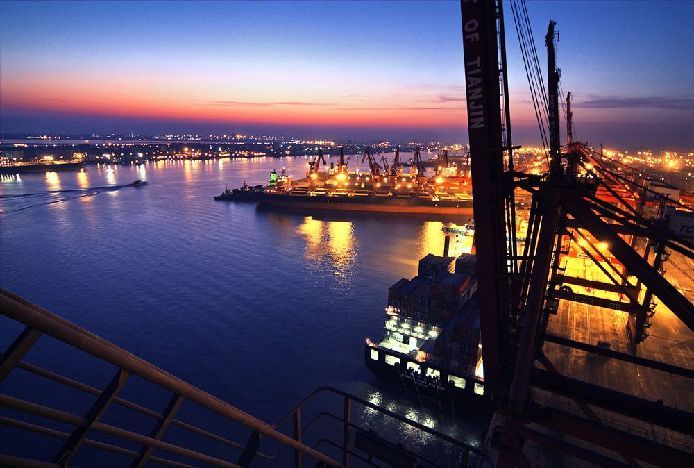 《突堤码头夜景》