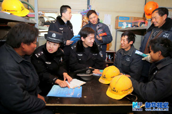 天津：民警入工区进宿舍宣传防火防范小常识