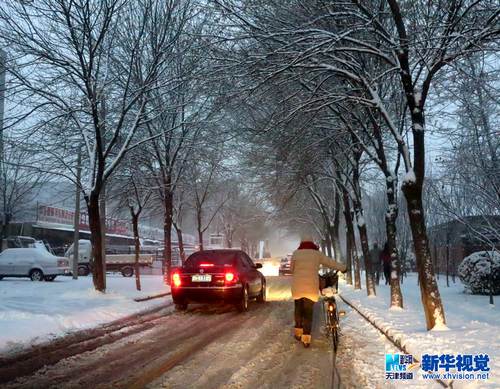 天津迎来入冬最大一场降雪 雪后现大雾 今晨路难行