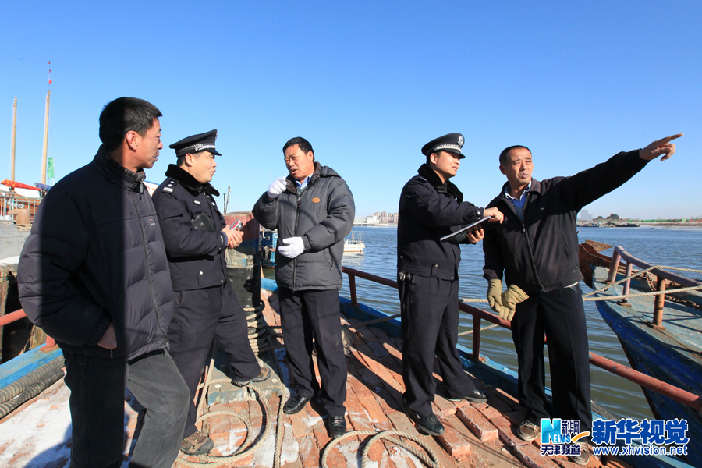 天津民警深入渔船码头进行防火、防盗宣传