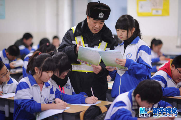 天津：民警进校园 开讲安全课
