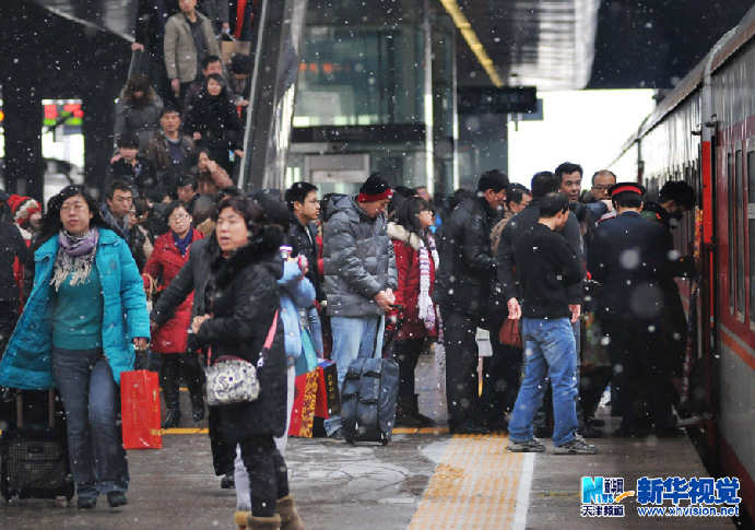 瑞雪相伴回家路