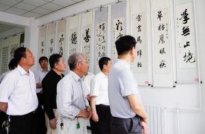 天津滨海新区大港办农民书画展 展新农村风采