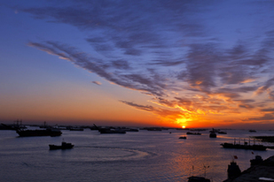 第二届天津港湾旅游文化节摄影大赛优秀奖作品《东疆朝霞》