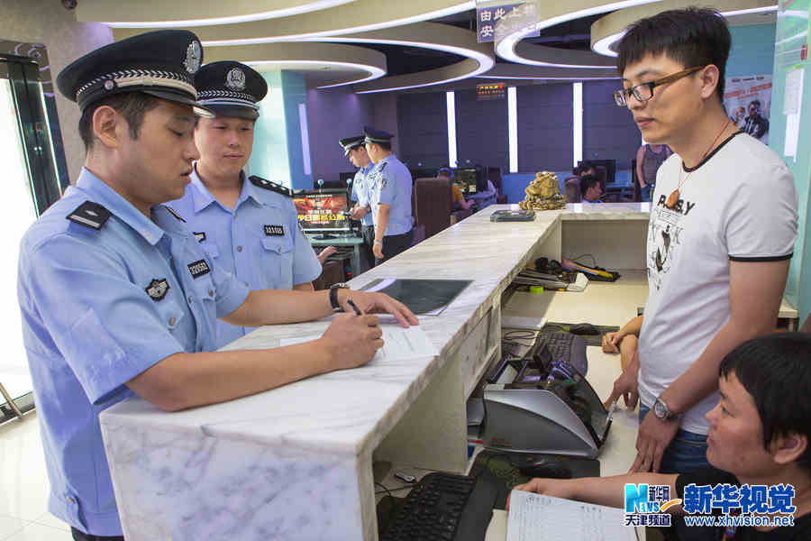 天津塘沽民警暑期加大网吧检查管理力度