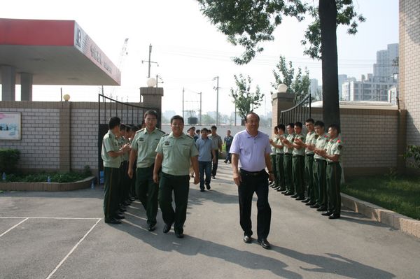 宜兴埠镇“八一”前夕慰问驻地部队