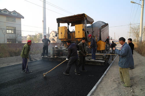 港西街升级改造乡村公路 变得“畅安舒美”