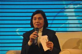 泰国投资促进委员会信息管理部主任瓦查丽·提塔尼回答记者提问