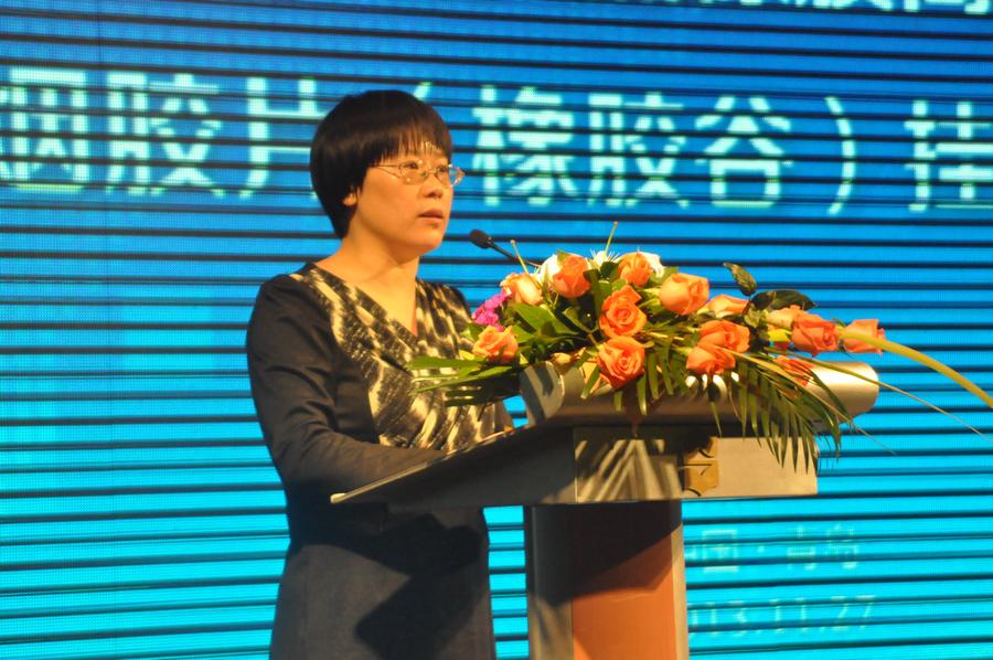 中国橡胶协会副会长、秘书长徐文英致辞