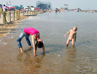 第四届天津港湾旅游文化节摄影大赛人文纪实类铜奖《戏水》