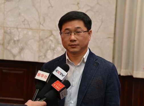 采访上市企业董事长曾明