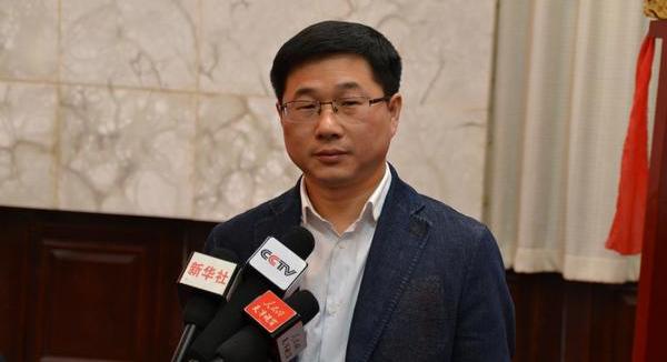 采访上市企业董事长曾明